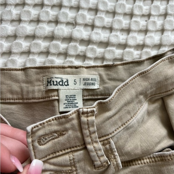 Stylish Tan Skinny Jeans - Picture 2 of 2